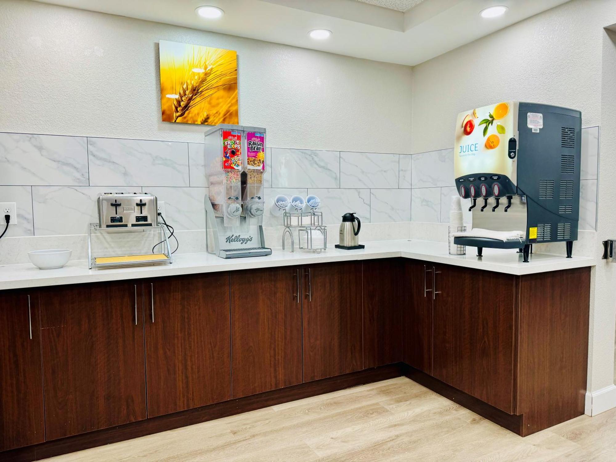 Comfort Inn & Suites Houston I-10 West Energy Corridor Экстерьер фото